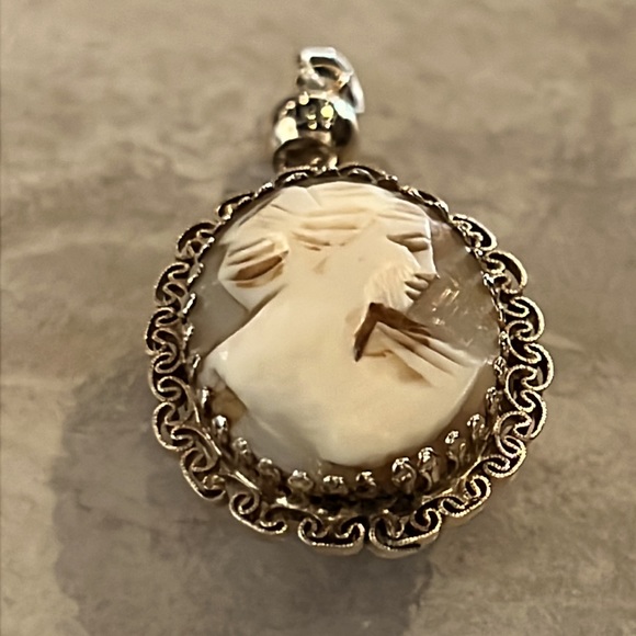 𝐕𝐓𝐆 𝐂𝐀𝐑𝐕𝐄𝐃 𝐂𝐀𝐌𝐄𝐎 𝐓𝐖𝐎 𝐒𝐈𝐃𝐄𝐃 𝐖𝐀𝐓𝐂𝐇 𝐏𝐄𝐍𝐃𝐀𝐍𝐓 - Picture 5 of 14